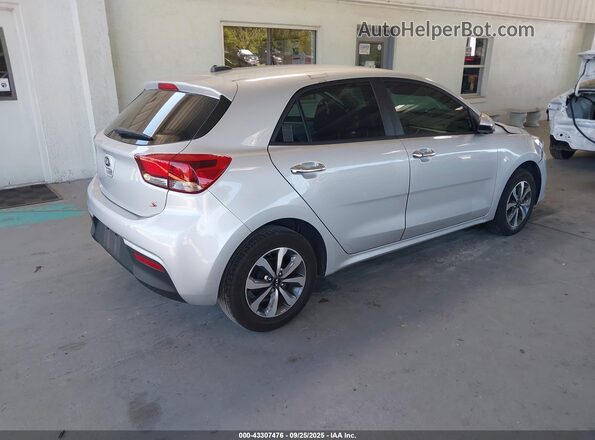 3KPA25AD9ME391594 2021 KIA RIO 5-DOOR Серебряный Задняя правая четверть
