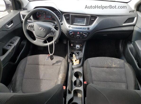 3KPC24A32JE009010 2018 HYUNDAI ACCENT Серебряный Вид панели приборов