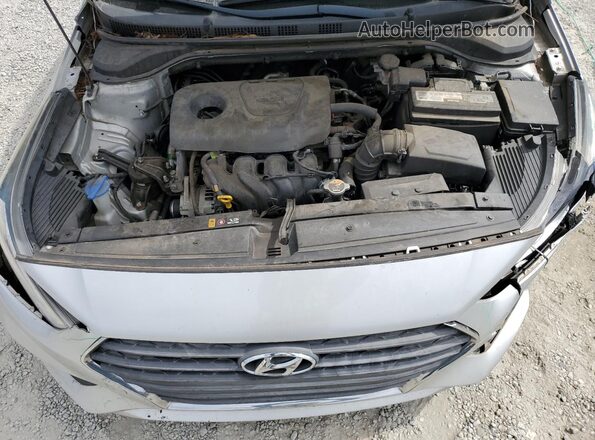 3KPC24A32JE009010 2018 HYUNDAI ACCENT Серебряный Вид задней части салона