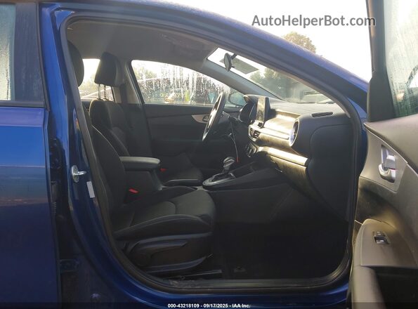 3KPF24AD1NE472493 2022 KIA FORTE Blue წინა სალონის ხედი