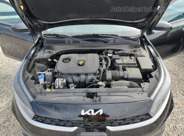 3KPF24AD2RE769245 2024 KIA FORTE Black Vista interior trasera