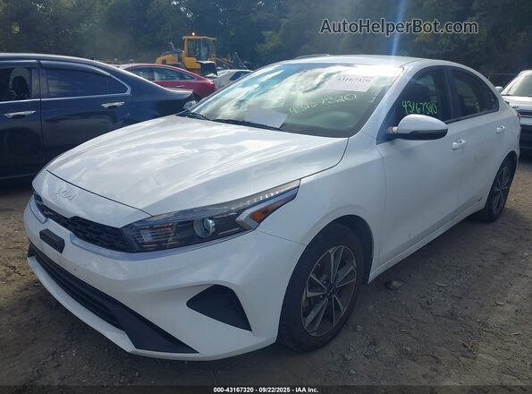 3KPF24AD4PE645247 2023 KIA FORTE Белый Передняя левая четверть