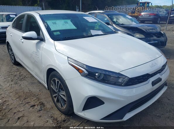 3KPF24AD4PE645247 2023 KIA FORTE Белый Передняя правая четверть