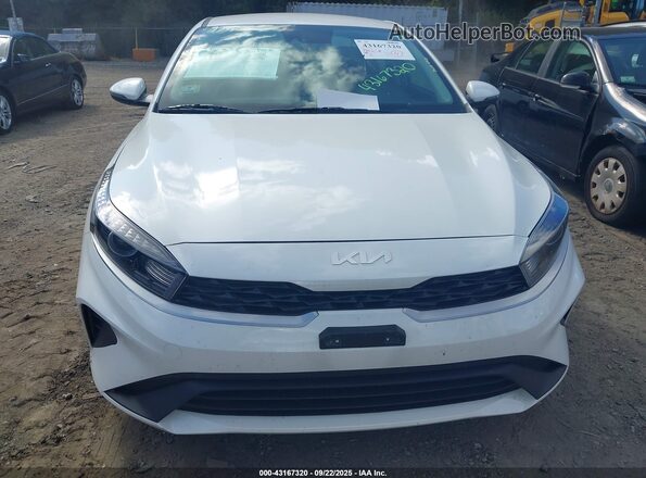 3KPF24AD4PE645247 2023 KIA FORTE Белый Вид щитка приборов