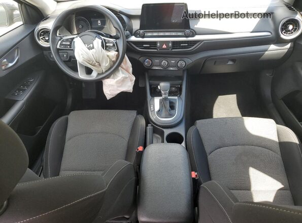 3KPF24AD6RE778093 2024 KIA FORTE Серый Вид панели приборов