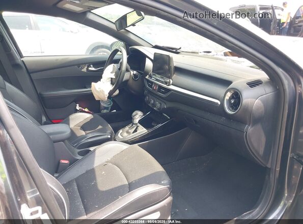 3KPF34AD3ME270217 2021 KIA FORTE Gray Widok wnętrza z przodu