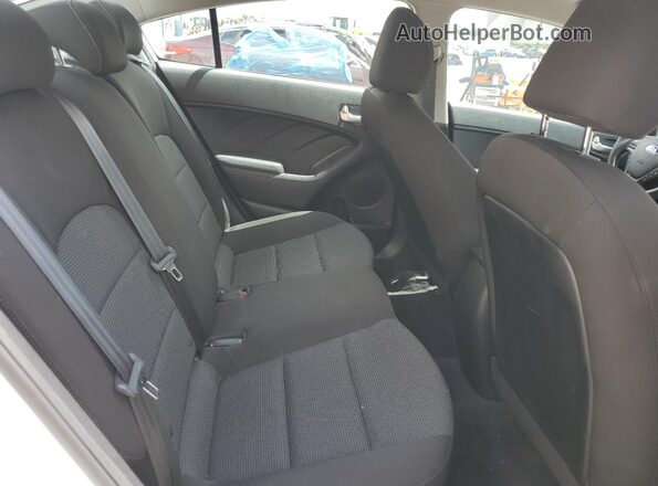 3KPFK4A75JE268316 2018 KIA FORTE White უკანა სავარძლების ხედი