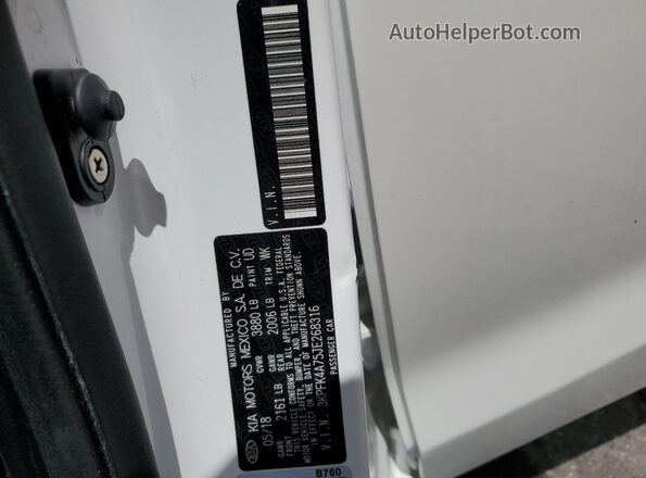 3KPFK4A75JE268316 2018 KIA FORTE White ძრავის განყოფილების ხედი