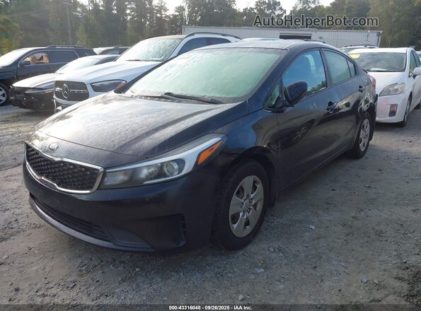 3KPFK4A7XHE131270 2017 KIA FORTE Черный Передняя левая четверть