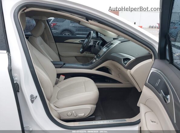 3LN6L5A99LR613925 2020 LINCOLN MKZ White Widok wnętrza z przodu