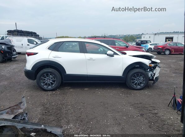 3MVDMBAMXSM757635 2025 MAZDA CX-30 White Rear interior view