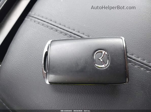 3MVDMBAMXSM757635 2025 MAZDA CX-30 White Dashboard view