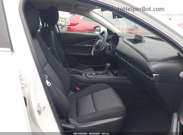 3MVDMBAMXSM757635 2025 MAZDA CX-30 White Front interior view