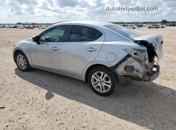 3MYDLBYV0JY325406 2018 TOYOTA YARIS Silver Tył lewy