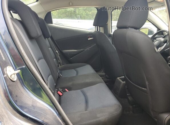 3MYDLBYV0JY327432 2018 TOYOTA YARIS Blue Rear seats view