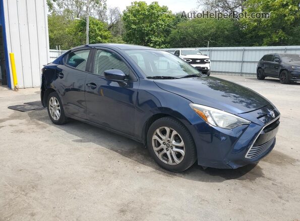 3MYDLBYV0JY327432 2018 TOYOTA YARIS Blue Front right