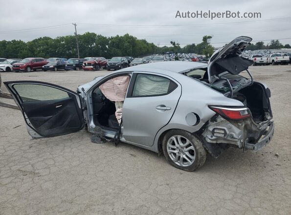 3MYDLBYV2JY312253 2018 TOYOTA YARIS Gray Задня ліва чверть