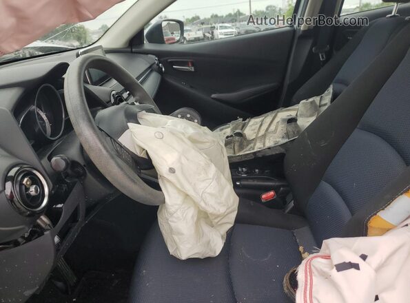 3MYDLBYV2JY312253 2018 TOYOTA YARIS Gray Вид салону спереду