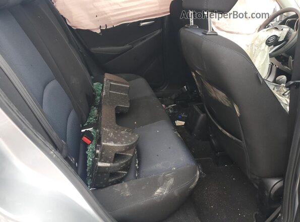 3MYDLBYV2JY312253 2018 TOYOTA YARIS Gray Вид задніх сидінь