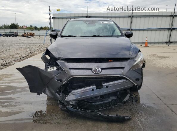 3MYDLBYV3JY306574 2018 TOYOTA YARIS Charcoal Front view