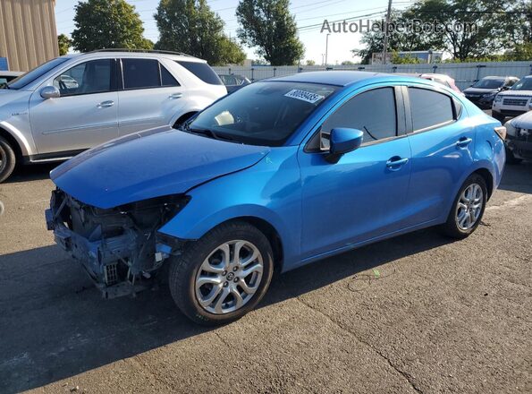 3MYDLBYV4JY317714 2018 TOYOTA YARIS Blue Vista tres cuartos delantera izquierda