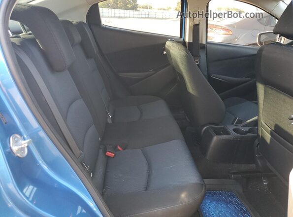3MYDLBYV4JY317714 2018 TOYOTA YARIS Blue Vista de los asientos traseros