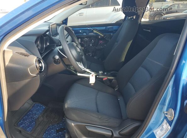 3MYDLBYV4JY317714 2018 TOYOTA YARIS Blue Vista interior delantera