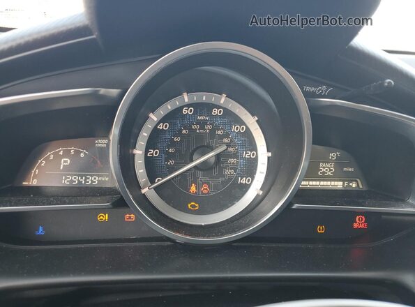 3MYDLBYV4JY317714 2018 TOYOTA YARIS Blue Vista del cuadro de instrumentos