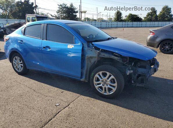 3MYDLBYV4JY317714 2018 TOYOTA YARIS Blue Delantero derecho