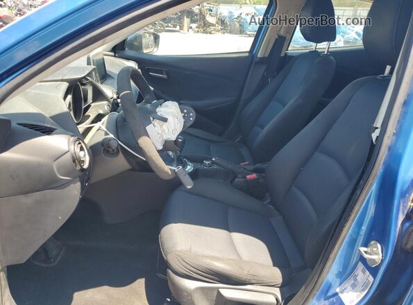 3MYDLBYV5JY307158 2018 TOYOTA YARIS Blue Вид салону спереду