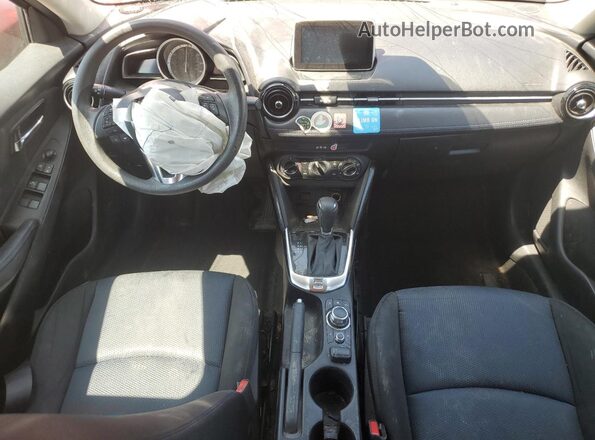 3MYDLBYV5JY330729 2018 TOYOTA YARIS Red Вид панелі приладів