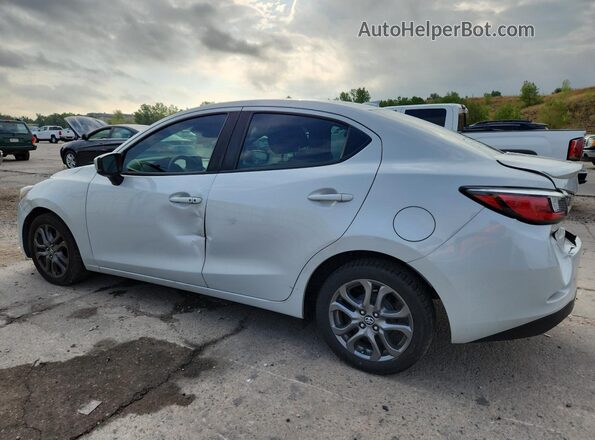 3MYDLBYV7KY514748 2019 TOYOTA YARIS Silver Trasero izquierdo