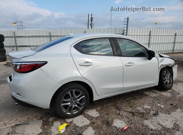 3MYDLBYV7KY514748 2019 TOYOTA YARIS Silver Trasero derecho