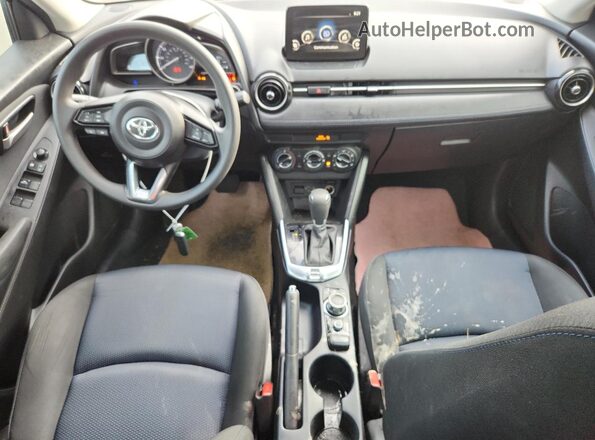 3MYDLBYV7KY514748 2019 TOYOTA YARIS Silver Vista del salpicadero