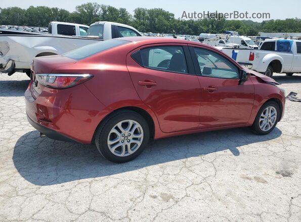 3MYDLBYV8HY174227 2017 TOYOTA YARIS Maroon Trasero derecho