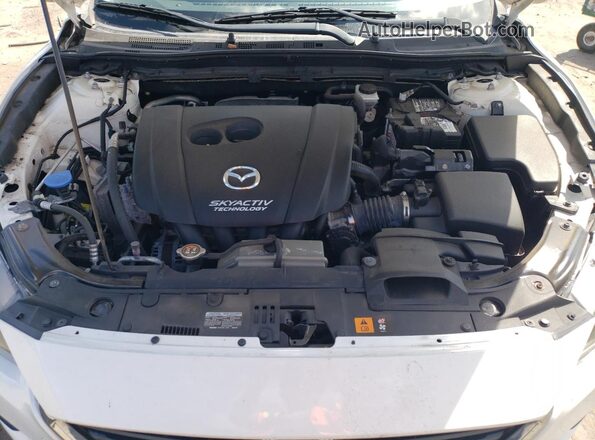 3MZBN1U75JM176853 2018 MAZDA 3 White Rear interior view