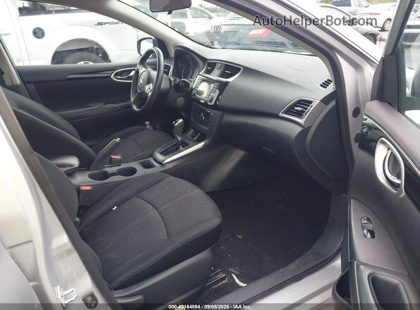 3N1AB7AP6JL646248 2018 NISSAN SENTRA Silver Widok wnętrza z przodu