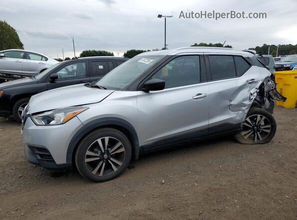 3N1CP5CU2JL543779 2018 NISSAN KICKS Silver Przód lewy