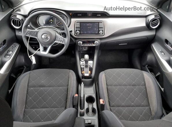 3N1CP5CU2JL543779 2018 NISSAN KICKS Silver Widok deski rozdzielczej
