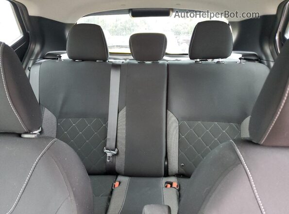 3N1CP5CU2JL543779 2018 NISSAN KICKS Silver Widok tylnych siedzeń