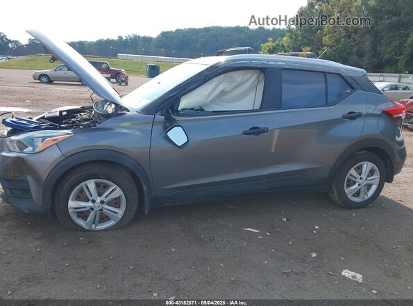 3N1CP5CU3JL530670 2018 NISSAN KICKS Gray Front view