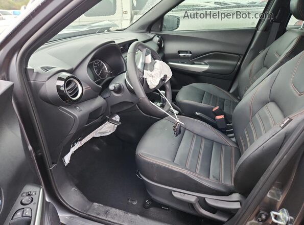 3N1CP5CU4JL500965 2018 NISSAN KICKS Gray წინა სალონის ხედი