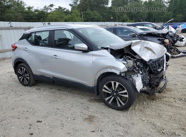 3N1CP5CU4JL534162 2018 NISSAN KICKS Серебряный Передняя правая четверть