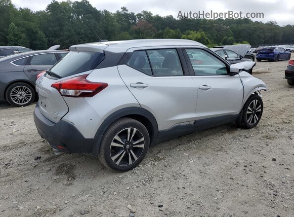 3N1CP5CU4JL534162 2018 NISSAN KICKS Серебряный Задняя правая четверть