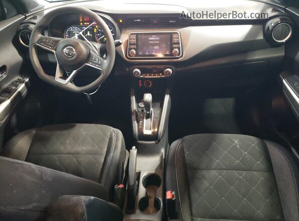 3N1CP5CU9JL526817 2018 NISSAN KICKS Silver Dashboard view