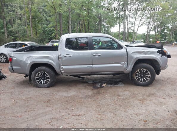 3TYCZ5AN8MT040568 2021 TOYOTA TACOMA Silver Widok wnętrza z tyłu