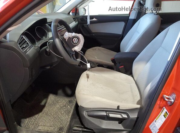 3VV0B7AX7JM089547 2018 VOLKSWAGEN TIGUAN Orange Вид салону спереду