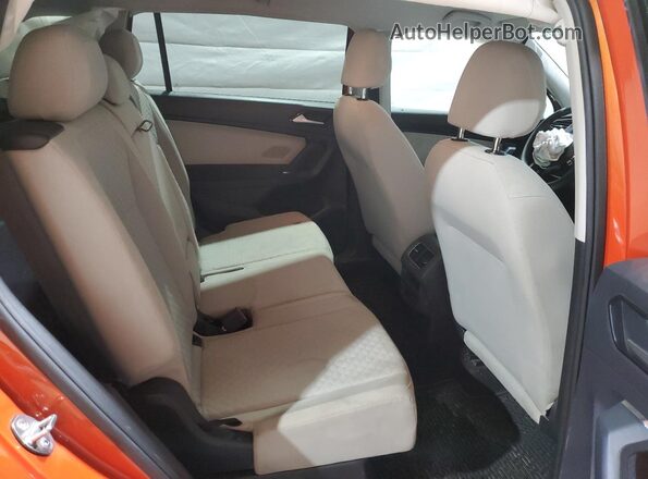 3VV0B7AX7JM089547 2018 VOLKSWAGEN TIGUAN Orange Вид задньої частини салону