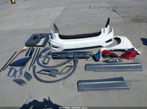 3VV1B7AX2JM020785 2018 VOLKSWAGEN TIGUAN White Вид щитка приладів