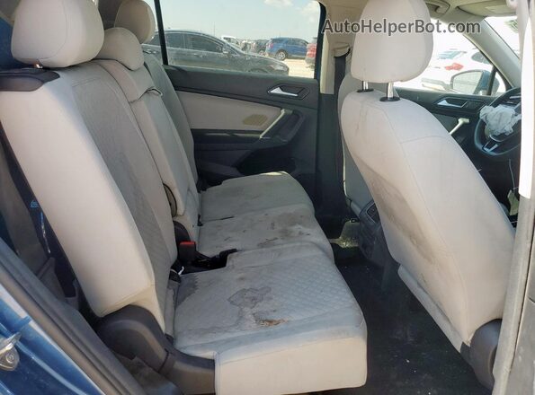 3VV1B7AX2JM058100 2018 VOLKSWAGEN TIGUAN Синий Вид задней части салона